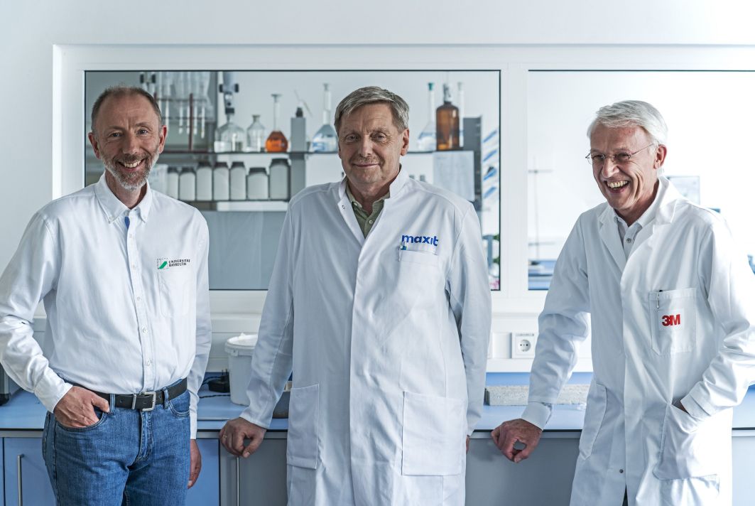 Prof. Dr.-Ing. Thorsten Gerdes (UBT), Dipl.-Ing. (FH) Friedbert Scharfe (Maxit) und Dr. rer. nat. Klaus Hintzer (Dyneon/3M).